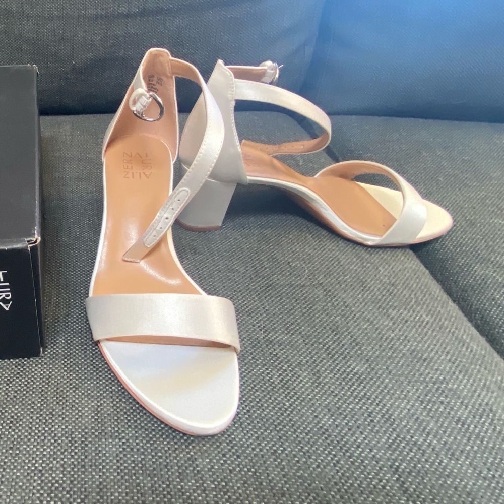 Naturalizer Womens Vera Ankle Strap Block Heel Dress Sandal Pearl